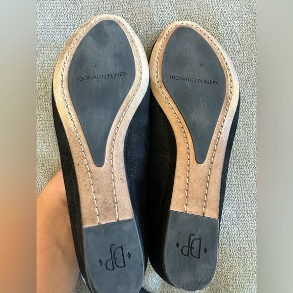 Donald J. Pliner Sonet Beaded Black Suede Peep Toe Low Wedge Sandals Size 9 M - Picture 4 of 5